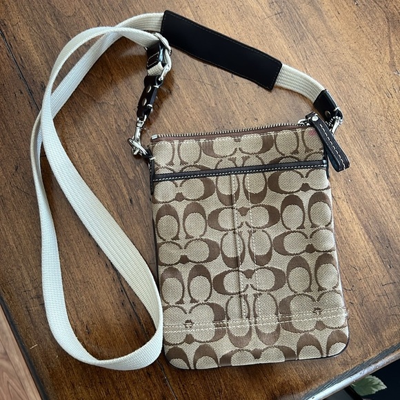 Coach Handbags - Coach Hampton Signature Swingpack Crossbody Bag Vintage Y2K